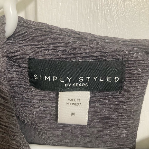 NWT Simply Styled fray dress shirt with side cinch detail size M - Picture 3 of 4